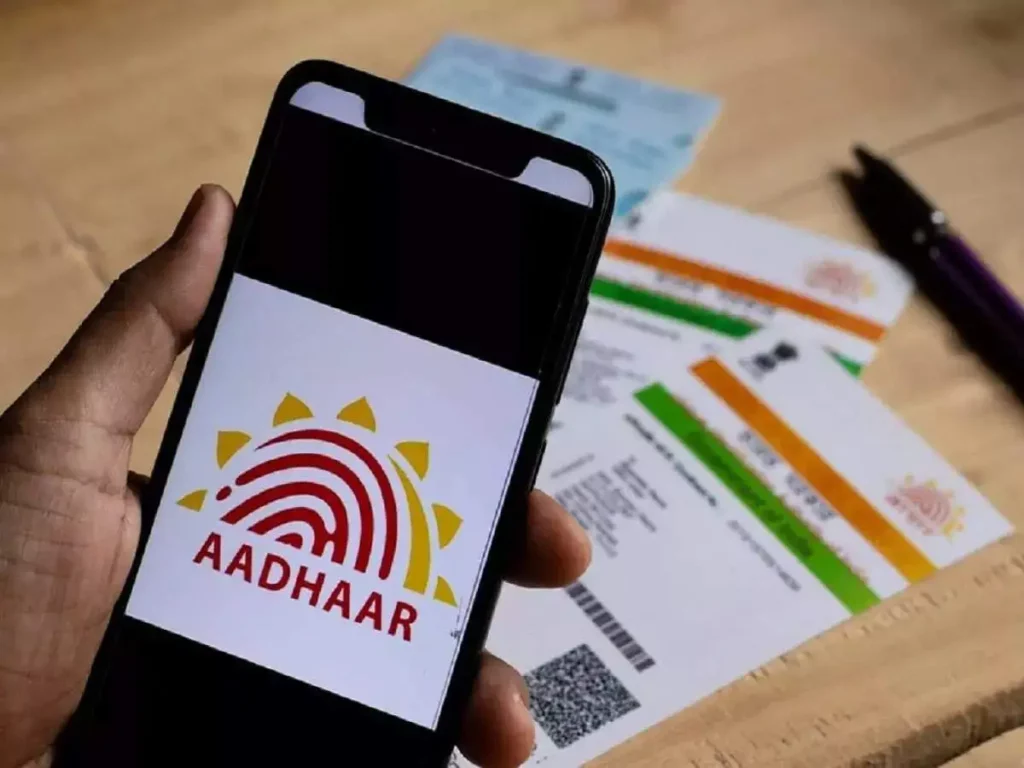 UIDAI ने कैंसिल किए 6 लाख लोगों के आधार, आप ऐसे वेरिफाई कर लें अपना कार्ड